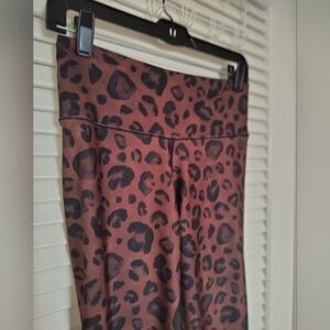 AR-33 Women's Brown Cheetah Print Leggings Size Large